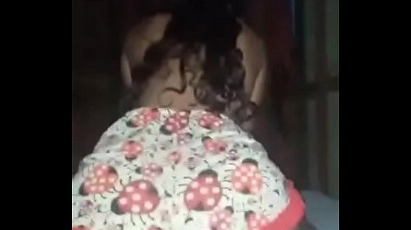 Coroa gostosa dando de pijaminha